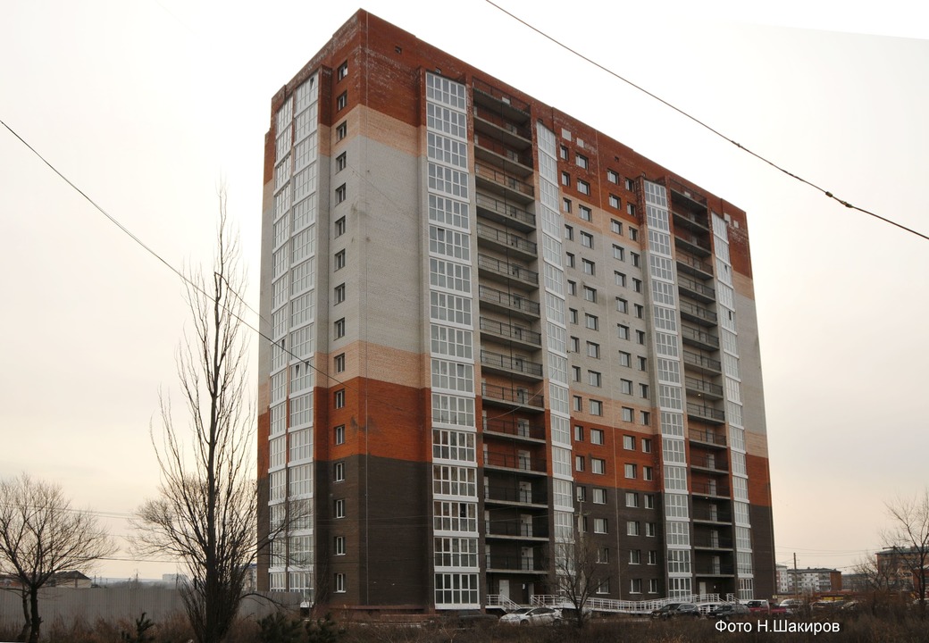 Четыре шестнадцатиэтажных кирпичных дома по ул. Сергея Ушакова в г. Уссурийске фото